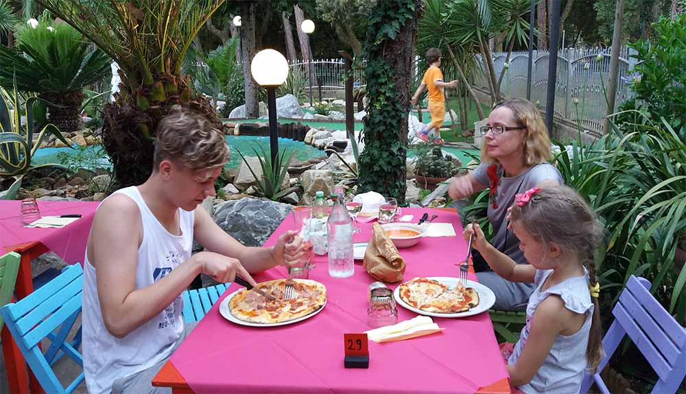 покушать в Виареджо