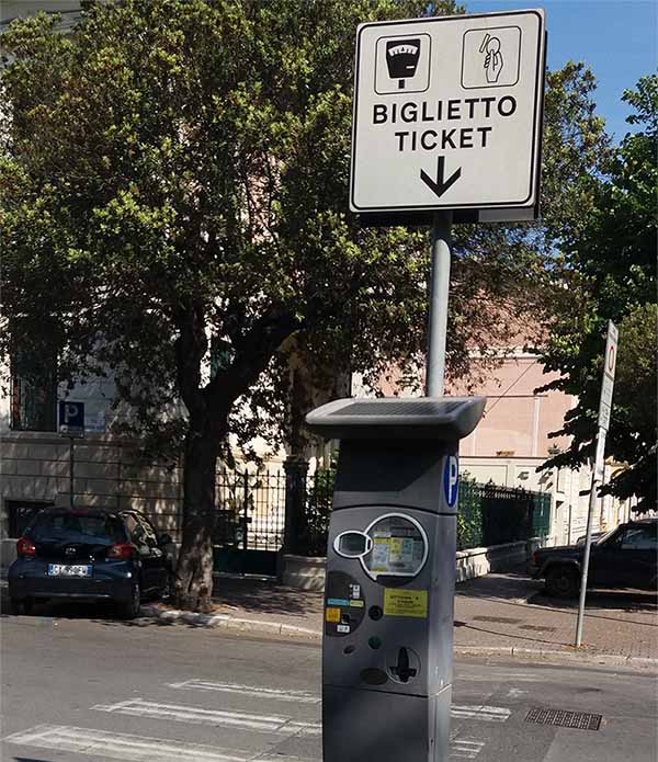 Парковка в Виареджо